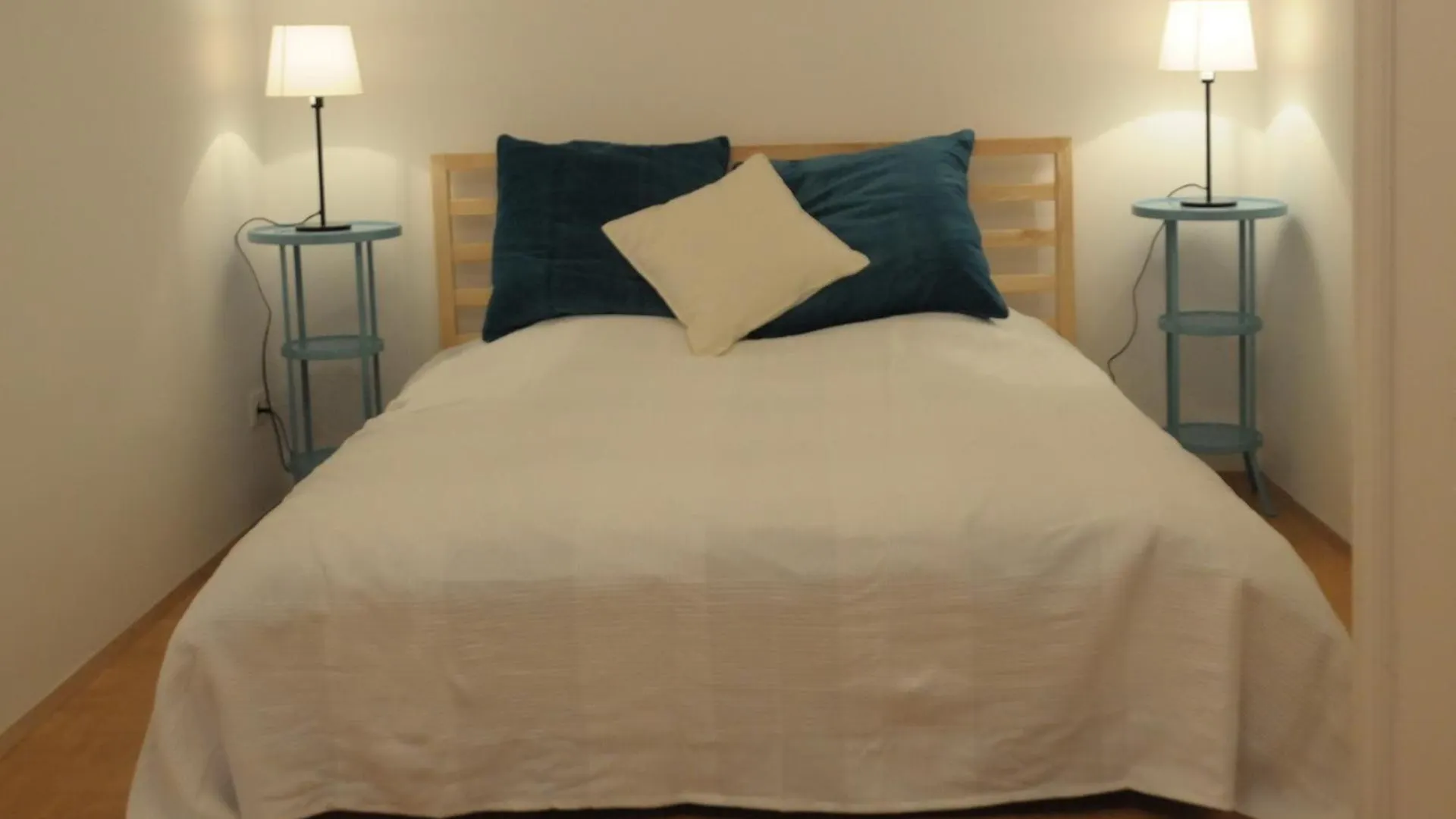 Completely Renovated Apartment Top 16 - Easy Self Check In contacts